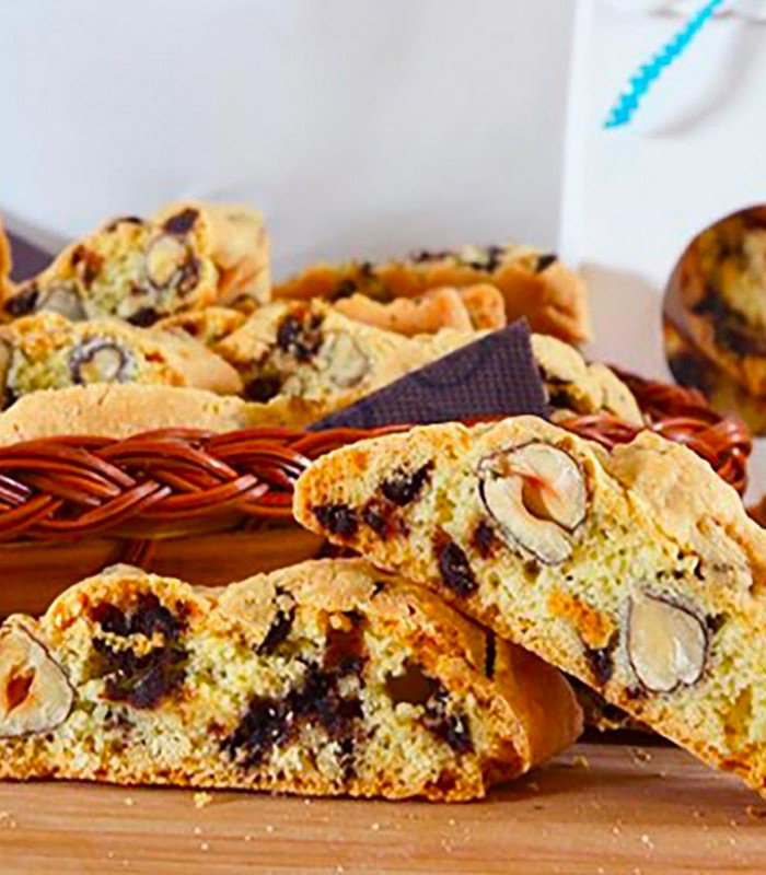 Tozzetti con chocolate y avellanas
